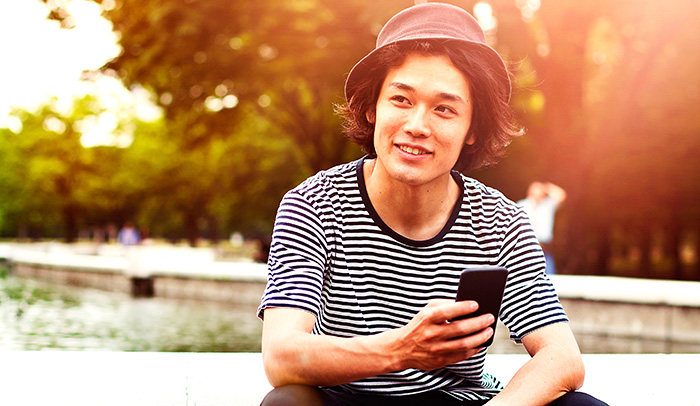 Student with smartphone